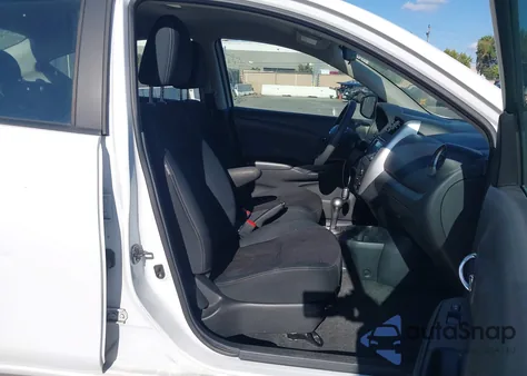 2015 Nissan Versa 1.6 Sl from USA, damaged, VIN 3N1CN7AP1FL821884